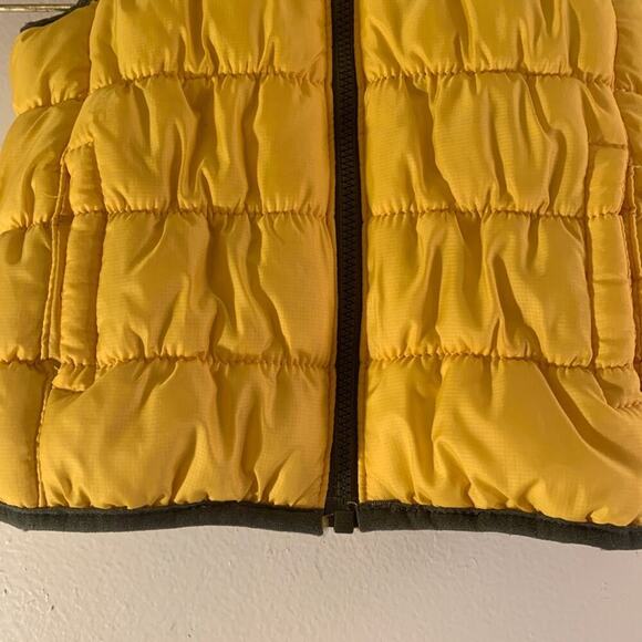CARTER’S Boy’s Yellow/Lining Green Camo Puffer Vest / Size/ 9 Months - Picture 5 of 6